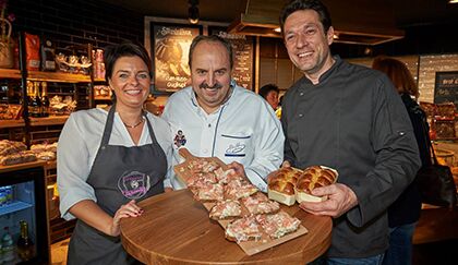 Johann Lafer bei Bäckerei Steinleitner